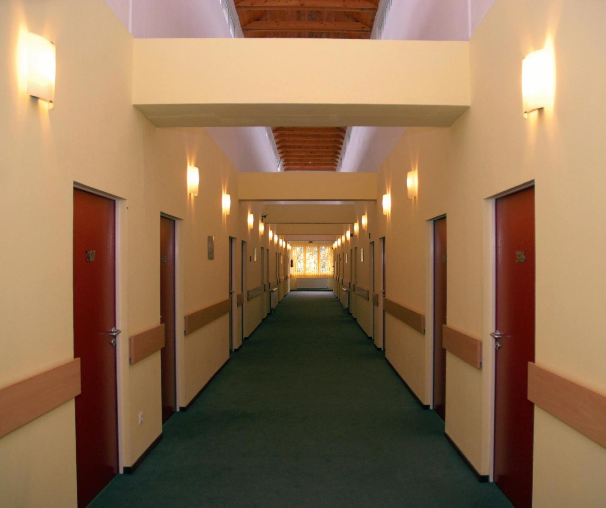 Sport Hotel Debrecen Bagian luar foto