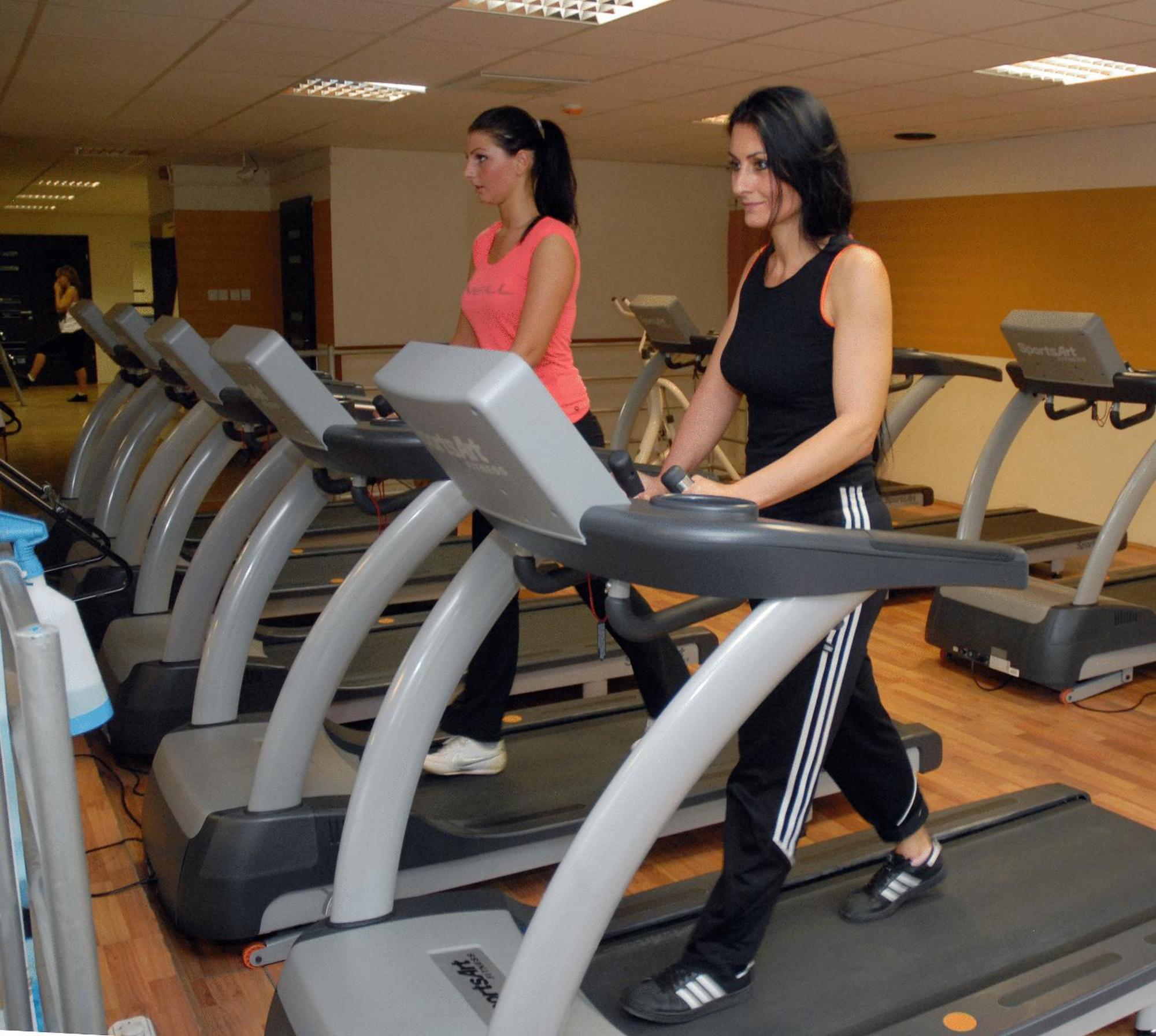 Sport Hotel Debrecen Bagian luar foto