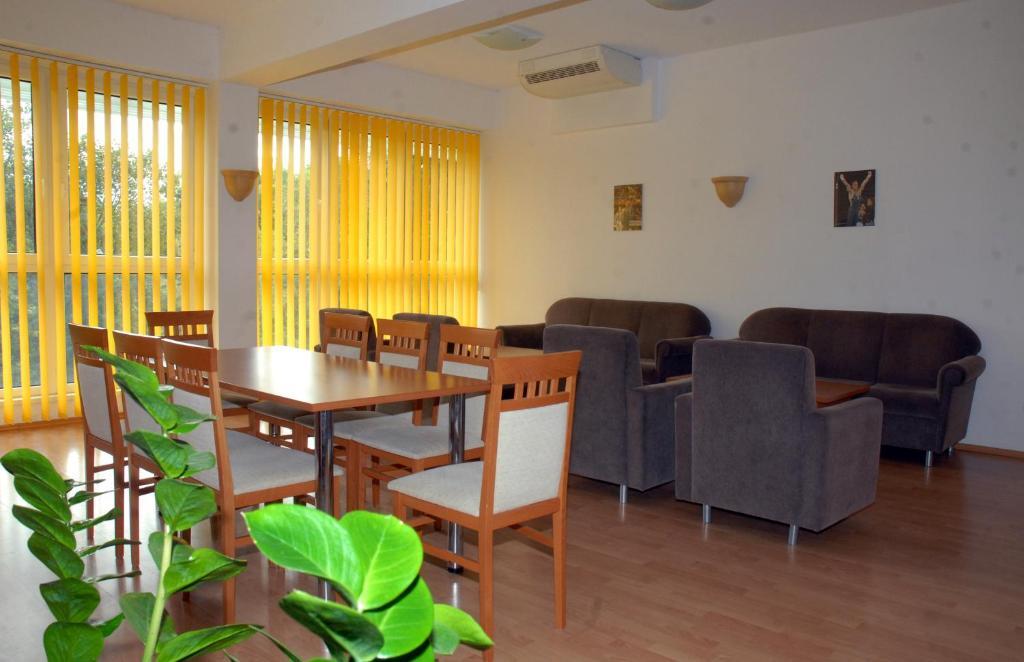 Sport Hotel Debrecen Bagian luar foto