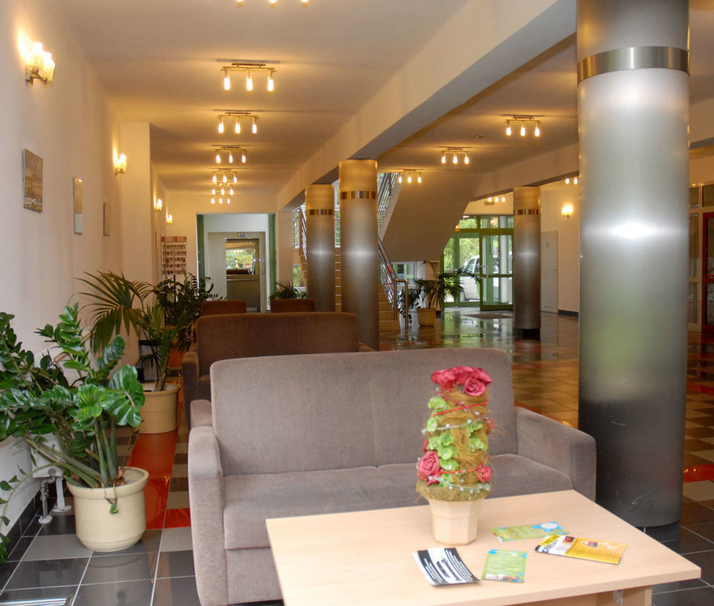 Sport Hotel Debrecen Bagian luar foto