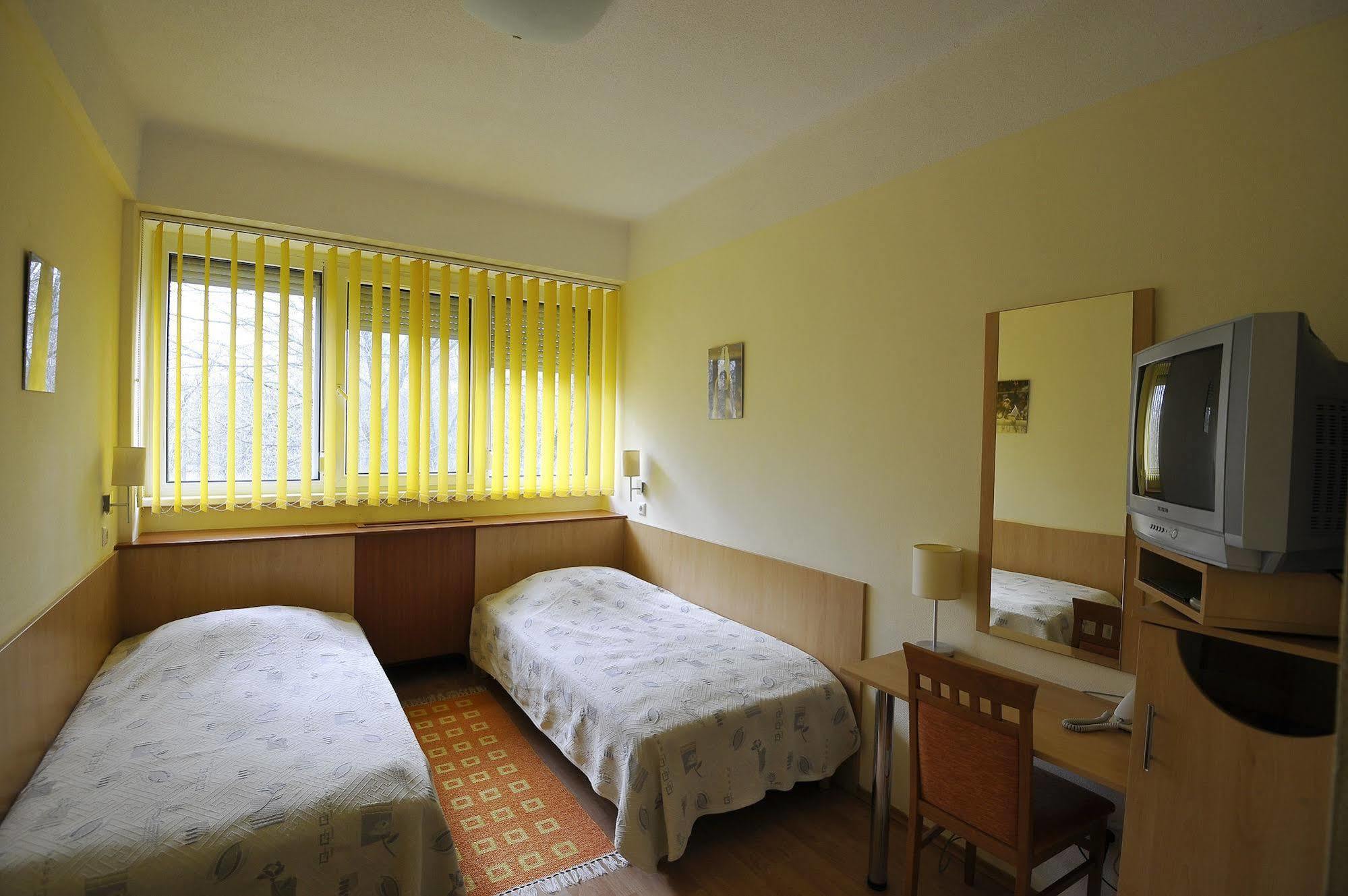 Sport Hotel Debrecen Bagian luar foto