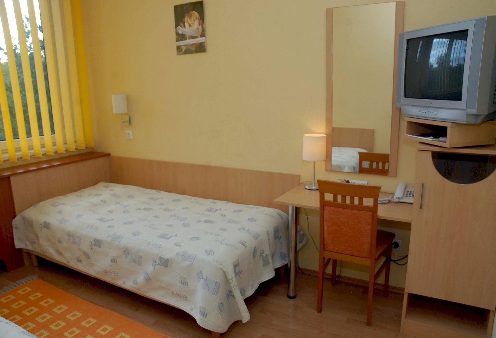 Sport Hotel Debrecen Bagian luar foto