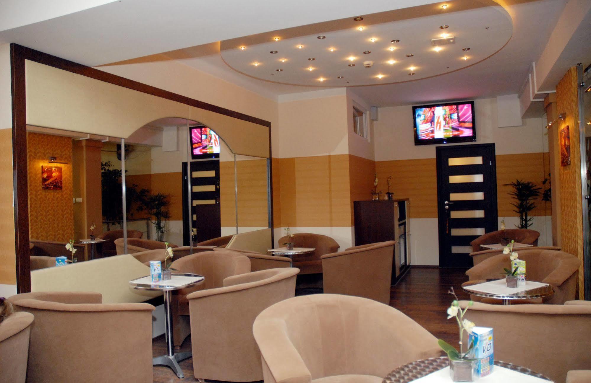 Sport Hotel Debrecen Bagian luar foto