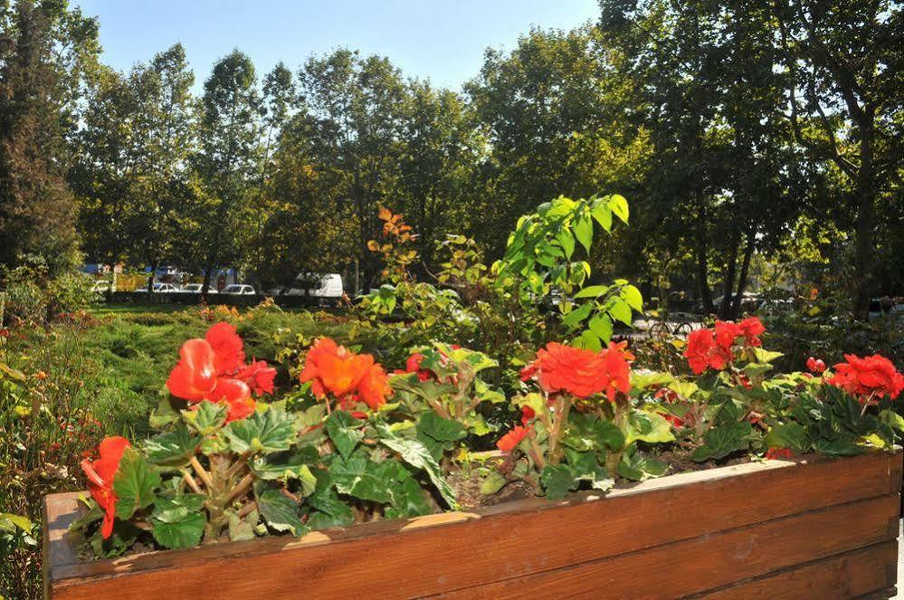 Sport Hotel Debrecen Bagian luar foto